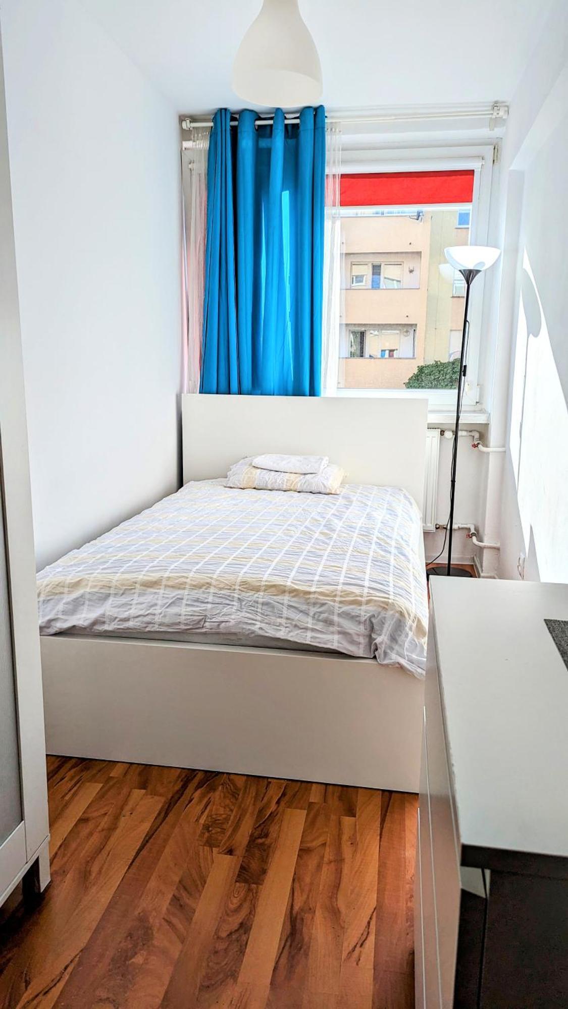 Ursus Rooms-self Check-in Hostel *